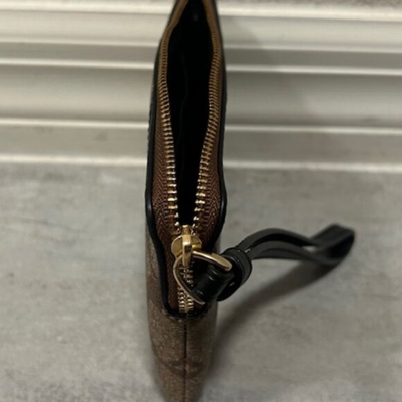 COACH Corner Zip Wristlet In Signature Canvas NEW - Picture 3 of 3